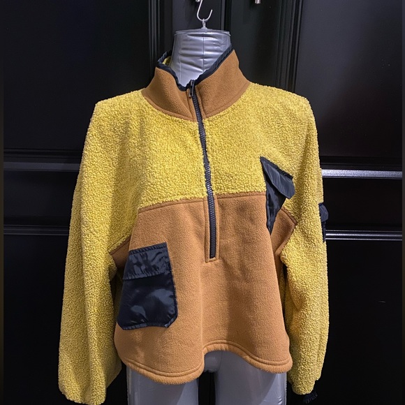 URBAN OUTFITTERS half zip fleece - Picture 1 of 2